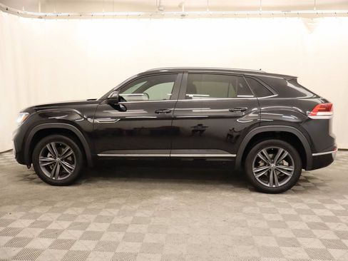 Used 2021 Volkswagen Atlas Cross Sport SE w/ Panoramic Sunroof Package FWD image 2