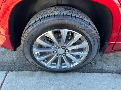 Used 2023 Chevrolet Traverse Premier image 11