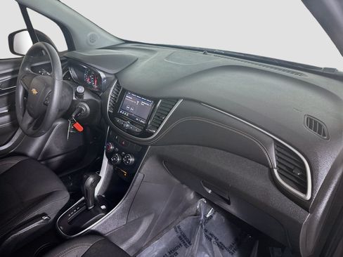 Used 2020 Chevrolet Trax LS FWD image 26