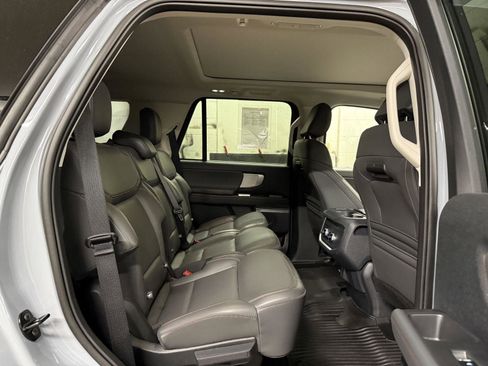 Used 2025 Ford Expedition Active image 33