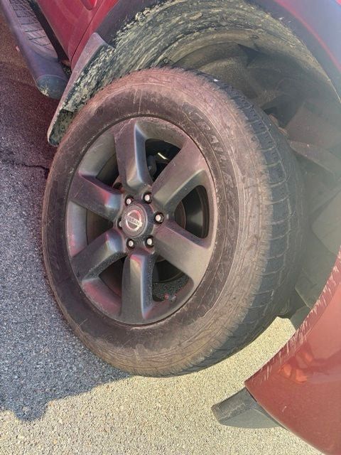 Used 2015 Nissan Titan SV w/ SV Value Truck Package AWD/4WD image 32