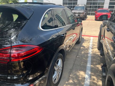 Used 2016 Porsche Cayenne AWD/4WD image 3