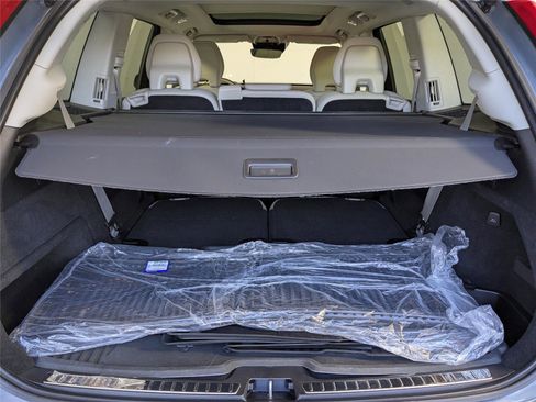 Used 2022 Volvo XC90 T6 Momentum w/ Advanced Package image 6