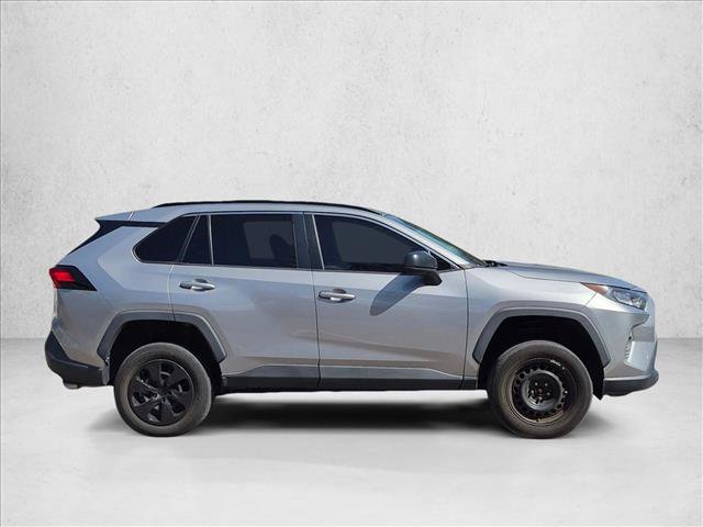 Used 2020 Toyota RAV4 LE FWD image 4