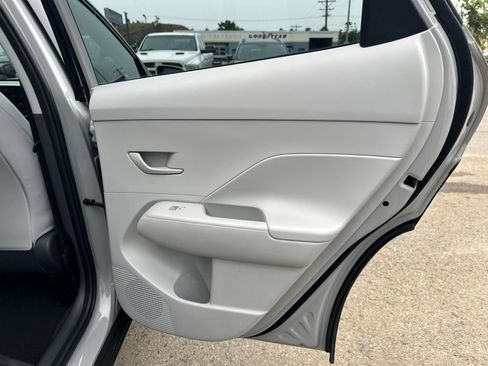 Used 2025 Hyundai Kona SEL AWD/4WD image 27