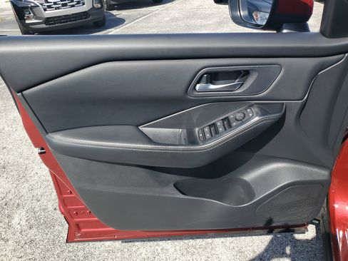 Certified 2024 Nissan Rogue SV FWD image 10