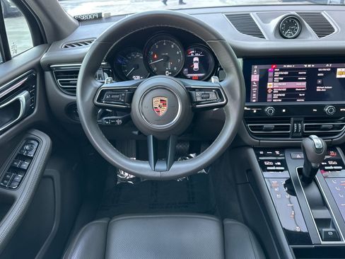Certified 2024 Porsche Macan image 14