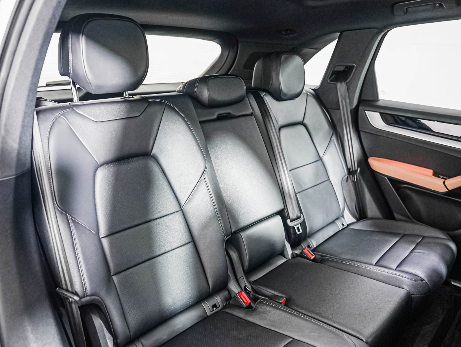 Certified 2024 Porsche Cayenne AWD/4WD image 6