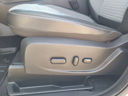 Used 2019 Ford Escape SE FWD image 10