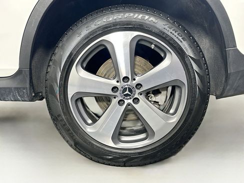 Used 2022 Mercedes-Benz GLC 300 4MATIC w/ Premium Package Lite image 11