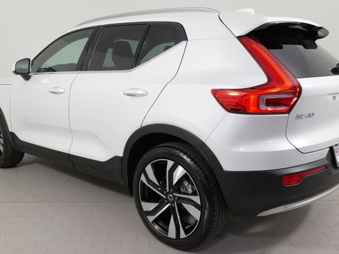 Used 2024 Volvo XC40 B5 Plus w/ Climate Package image 13