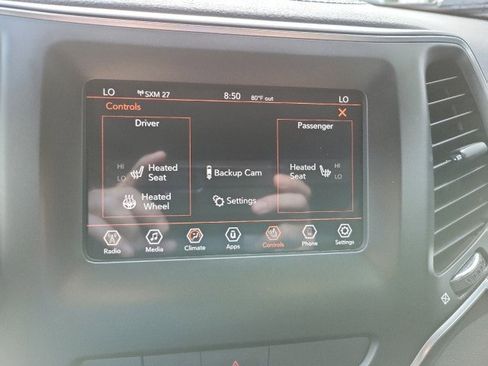 Used 2019 Jeep Cherokee Latitude Plus image 12