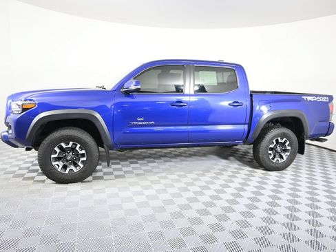 Used 2022 Toyota Tacoma TRD Off-Road w/ Technology Package AWD/4WD image 2