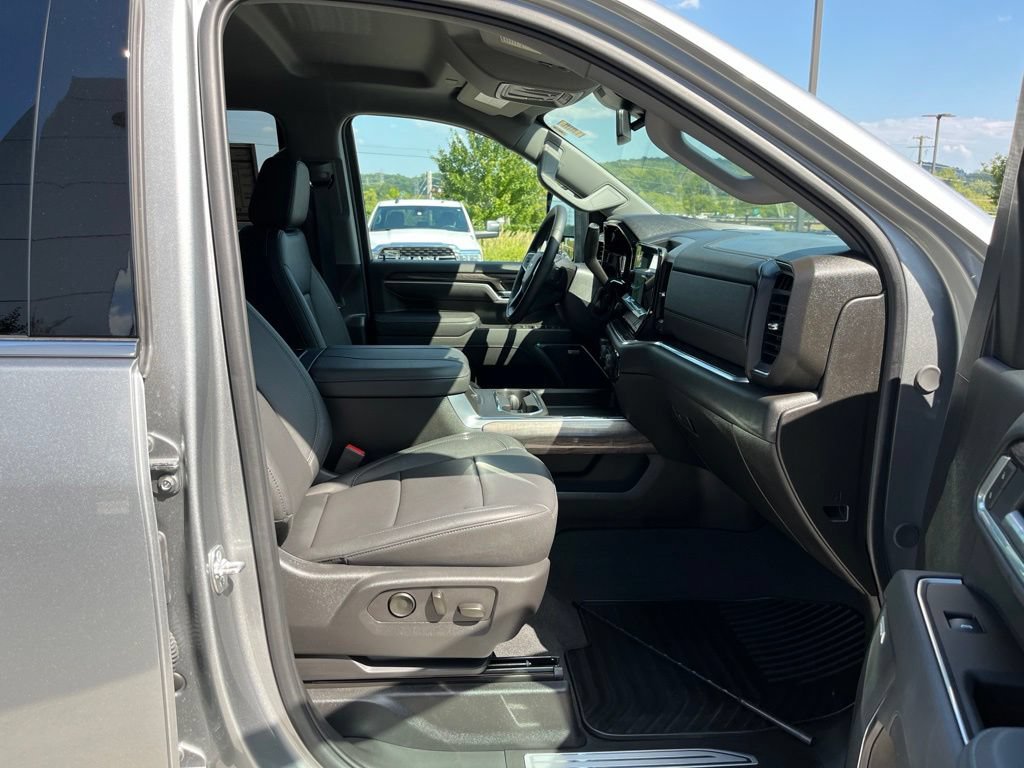 Used 2025 Chevrolet Silverado 2500 LTZ w/ LTZ Convenience Package AWD/4WD image 28