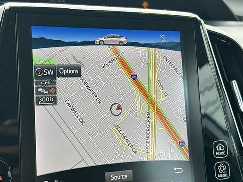 Used 2021 Toyota Prius Prime XLE image 25