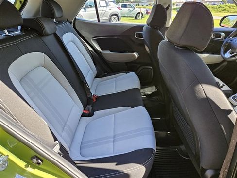 Used 2023 Hyundai Venue SEL image 14