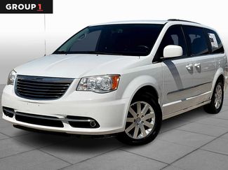 Used 2014 Chrysler Town & Country Touring video 1