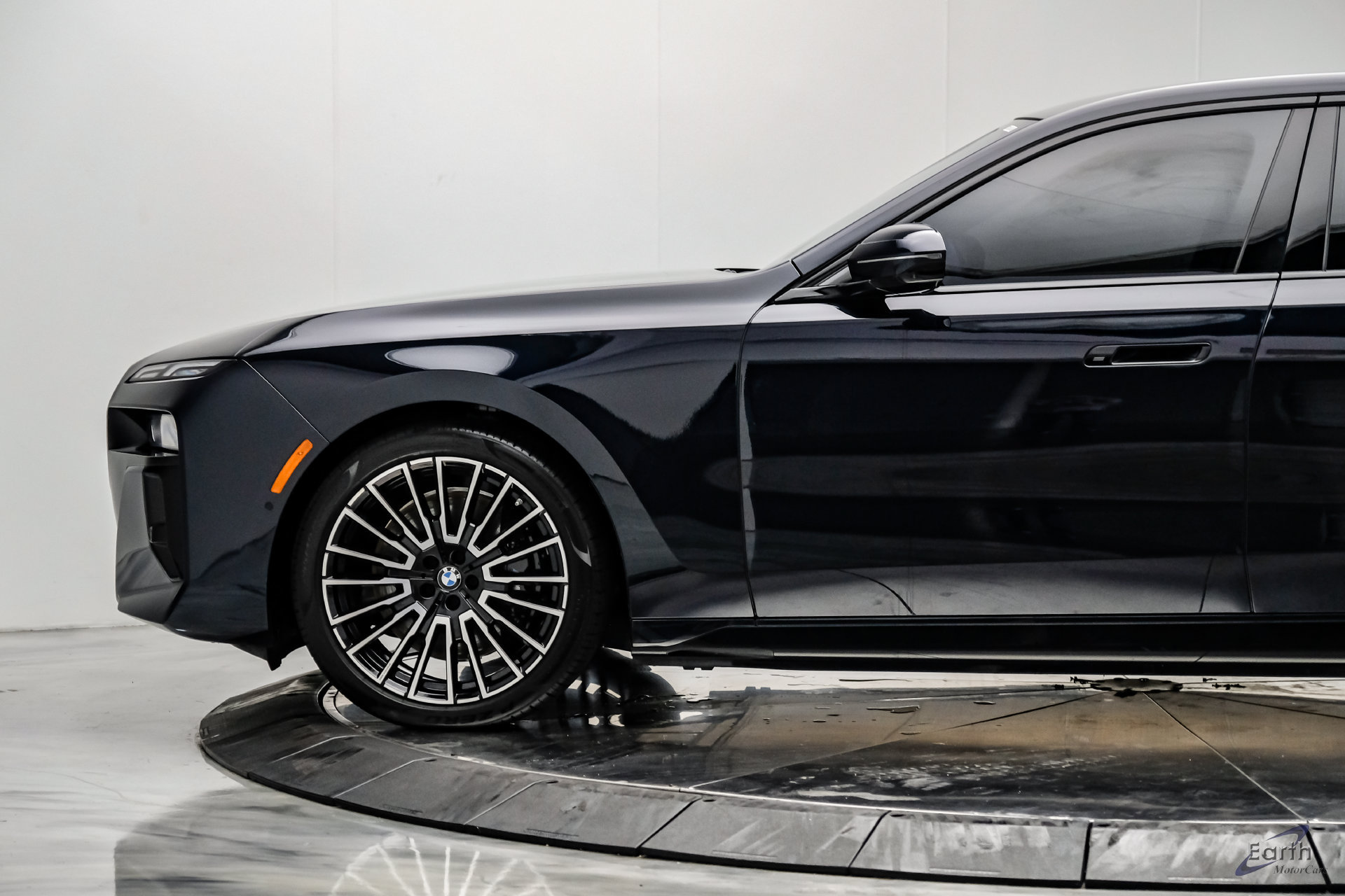 Used 2025 BMW i7 xDrive60 AWD/4WD image 8