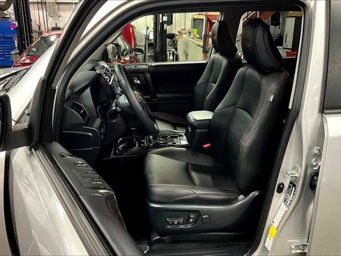 Used 2022 Toyota 4Runner TRD Off-Road Premium AWD/4WD image 8
