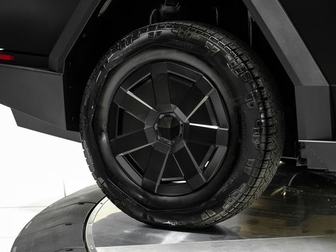 Used 2024 Tesla Cybertruck AWD Crew Cab image 60