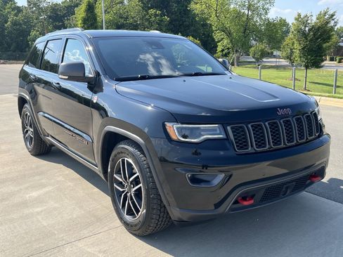 Used 2021 Jeep Grand Cherokee Trailhawk w/ Trailhawk Luxury Group AWD/4WD image 2