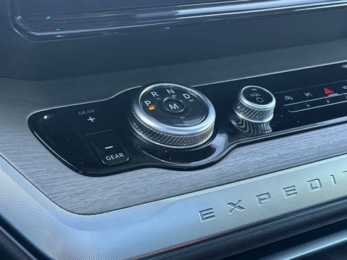 Certified 2025 Ford Expedition Max Platinum AWD/4WD image 23