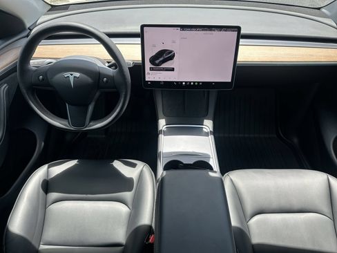 Used 2025 Tesla Model Y Long Range RWD image 18
