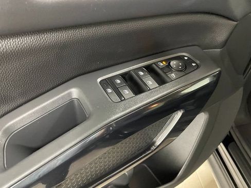 Used 2025 Nissan Pathfinder S AWD/4WD image 19