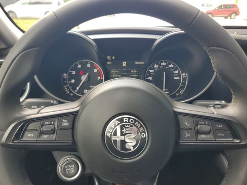 Used 2020 Alfa Romeo Giulia image 19