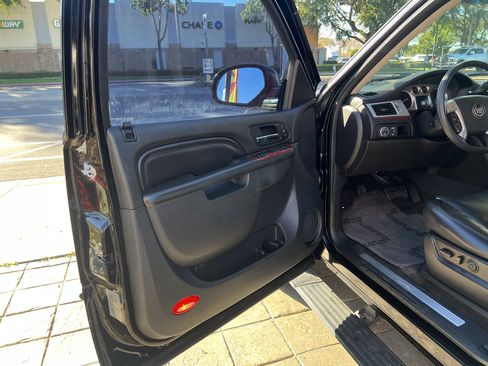 Used 2012 Cadillac Escalade Premium image 10