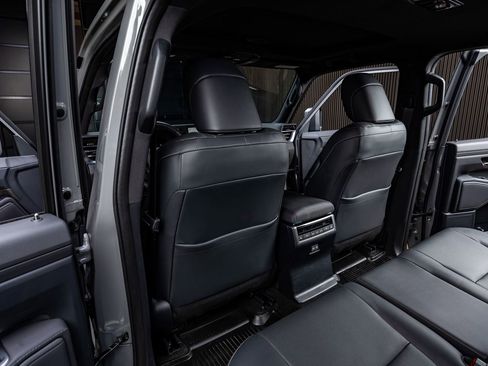 Used 2025 Lexus GX 550 image 34