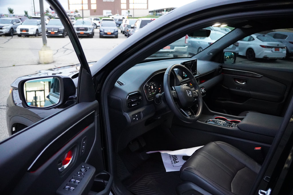 Used 2025 Honda Pilot Black Edition image 14