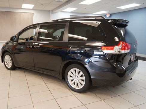 Used 2014 Toyota Sienna XLE w/ Entertainment Package image 7