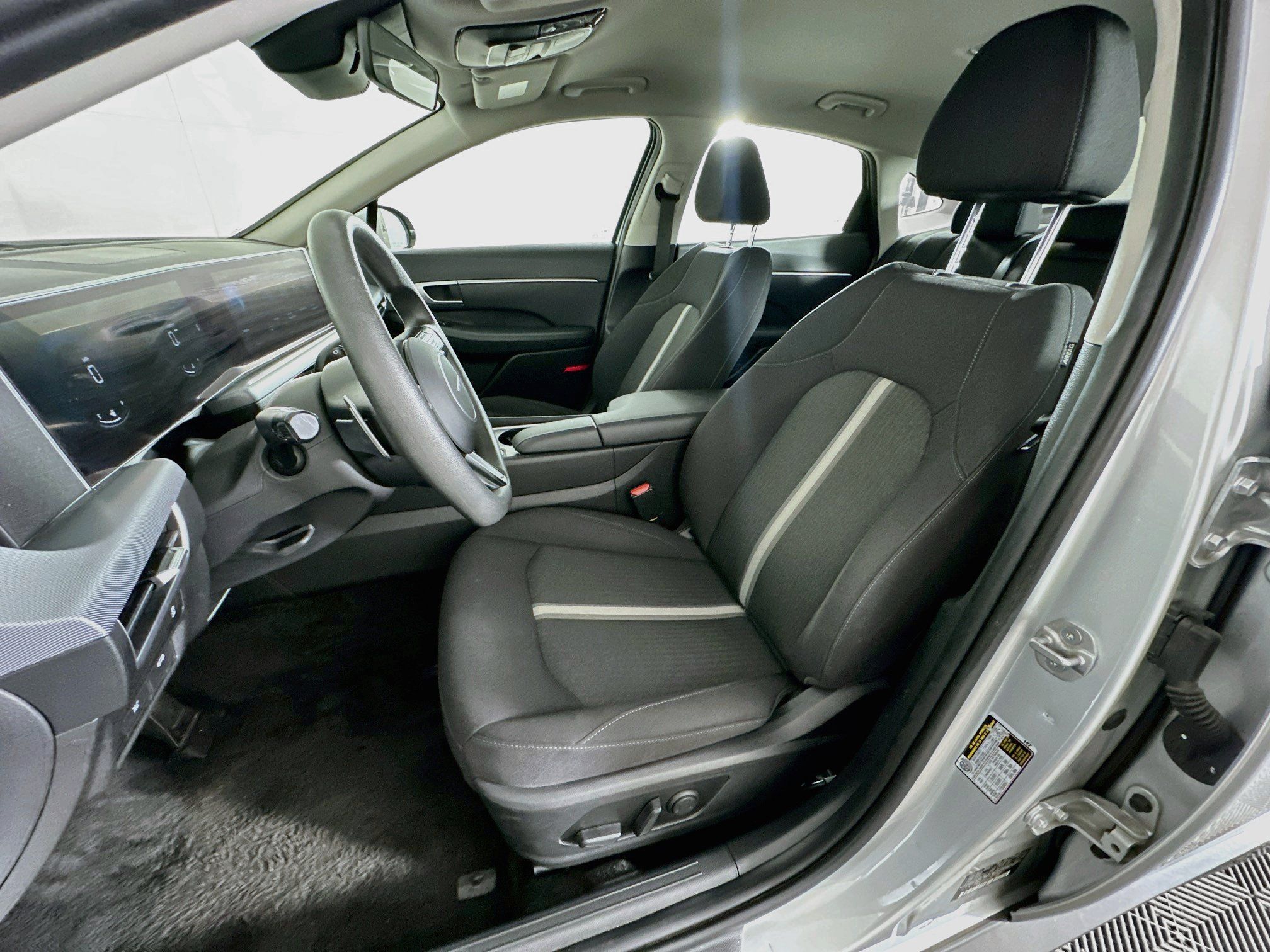 Used 2025 Hyundai Sonata SEL FWD image 13