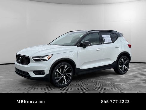 Used 2022 Volvo XC40 T5 R-Design w/ Advanced Package image 1