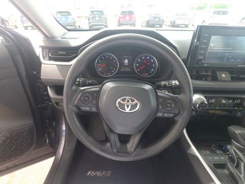 Used 2021 Toyota RAV4 XLE w/ Convenience Package FWD image 25