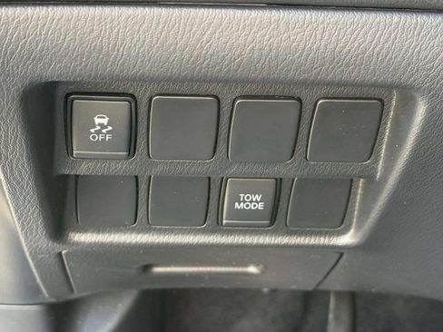 Used 2020 Nissan Pathfinder S AWD/4WD image 24