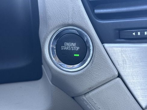 Used 2020 GMC Yukon XL Denali w/ Denali Premium Package image 32