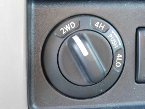 Used 2005 Nissan Pathfinder SE Off-Road w/ (P01) SE Off-Road Premium Pkg AWD/4WD image 18