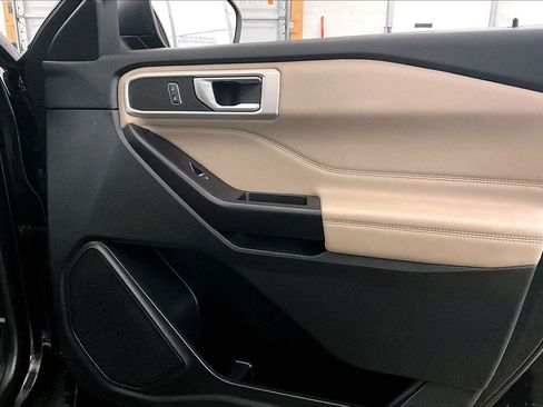 Used 2020 Ford Explorer XLT w/ Equipment Group 202A image 23