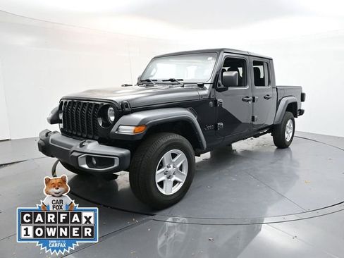 Used 2023 Jeep Gladiator Sport image 4