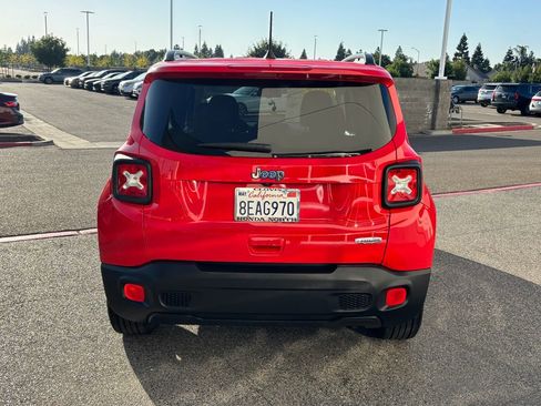 Used 2018 Jeep Renegade Latitude w/ Popular Equipment Group FWD image 6