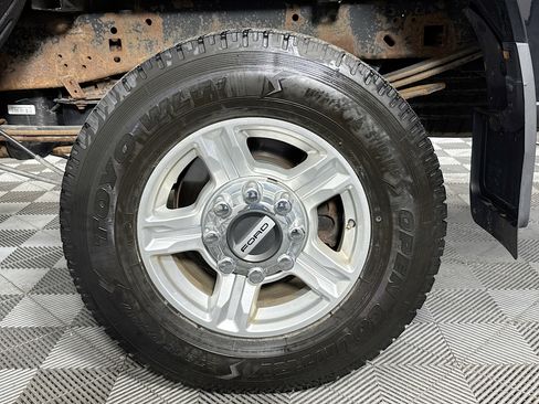 Used 2017 Ford F250 XLT w/ Snow Plow Prep Package image 30