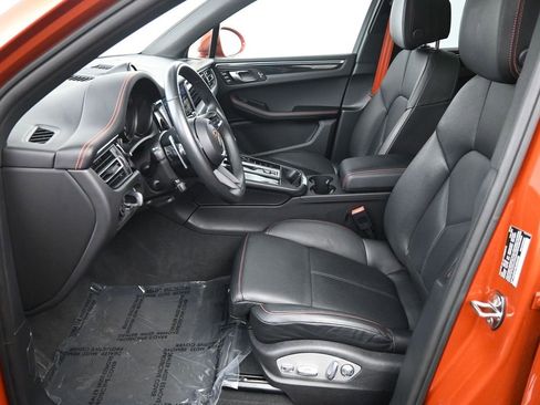 Certified 2025 Porsche Macan image 7