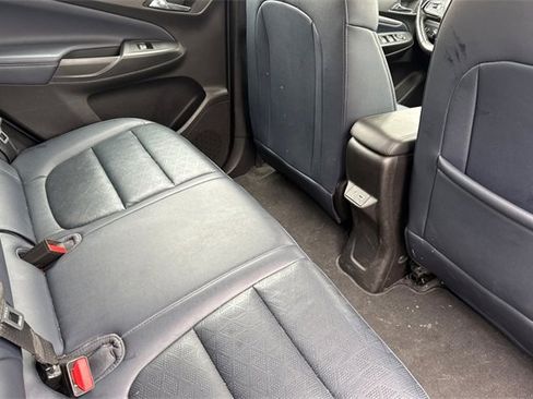 Used 2022 Chevrolet Bolt EUV LT w/ Convenience Package image 18