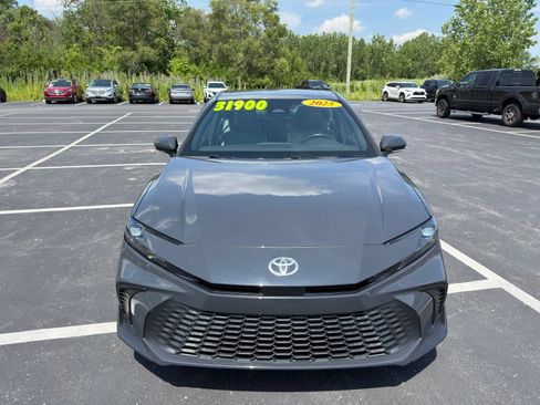 Used 2025 Toyota Camry SE AWD/4WD image 9