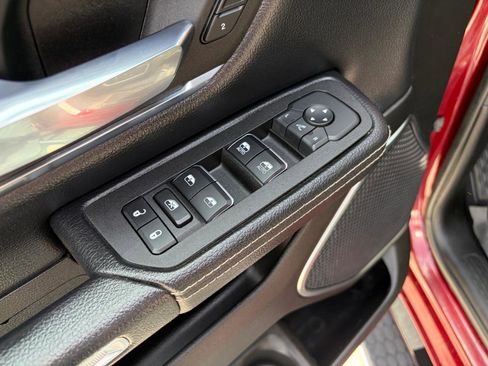 Used 2025 RAM 1500 Laramie AWD/4WD image 10