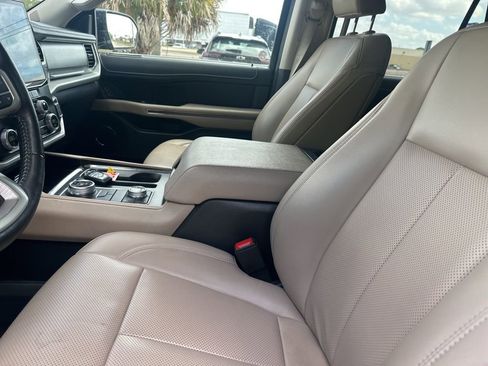 Used 2024 Ford Expedition Max XLT image 4