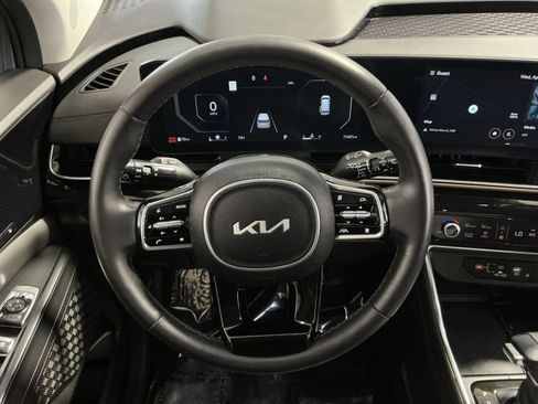 Used 2025 Kia Carnival SX Prestige FWD image 17
