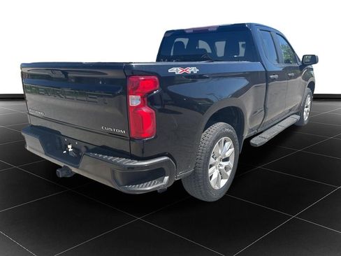 Used 2022 Chevrolet Silverado 1500 Custom image 3